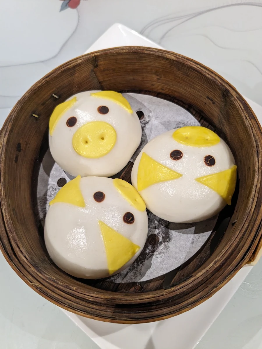 golden sands steamed egg custard buns 金沙流沙包